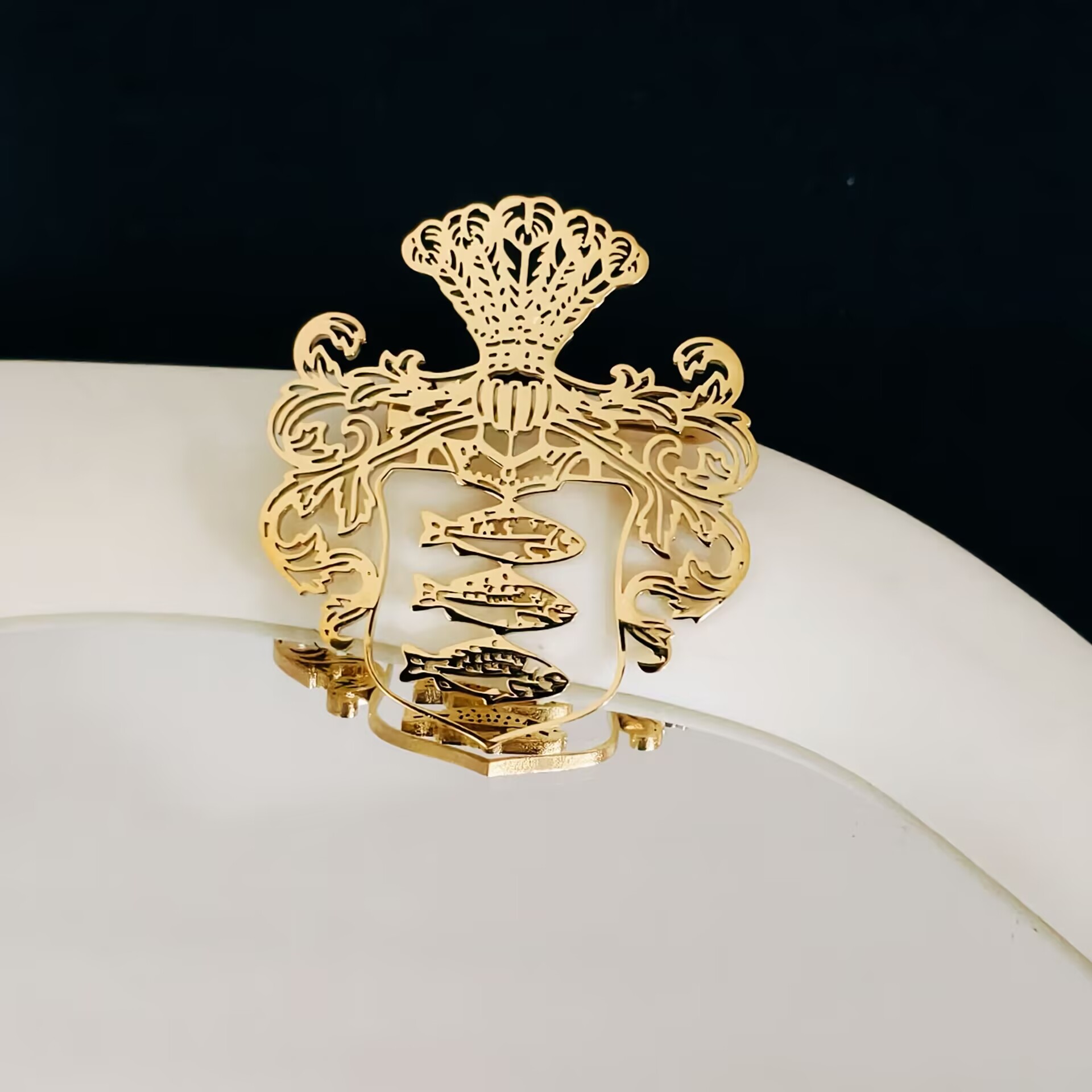Tuxedo Lapel Pin - เข็มกลัดสแตนเลสสั่งทำ ป้ายโลโก้รูปภาพส่วนตัว ตราโลหะ ของขวัญเครื่องประดับส่วนตัวสำหรับผู้ชายและผู้หญิง
